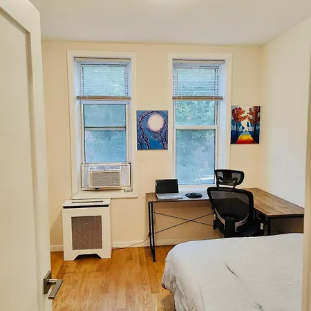 Private Room - 23 Minutes To Times Square
